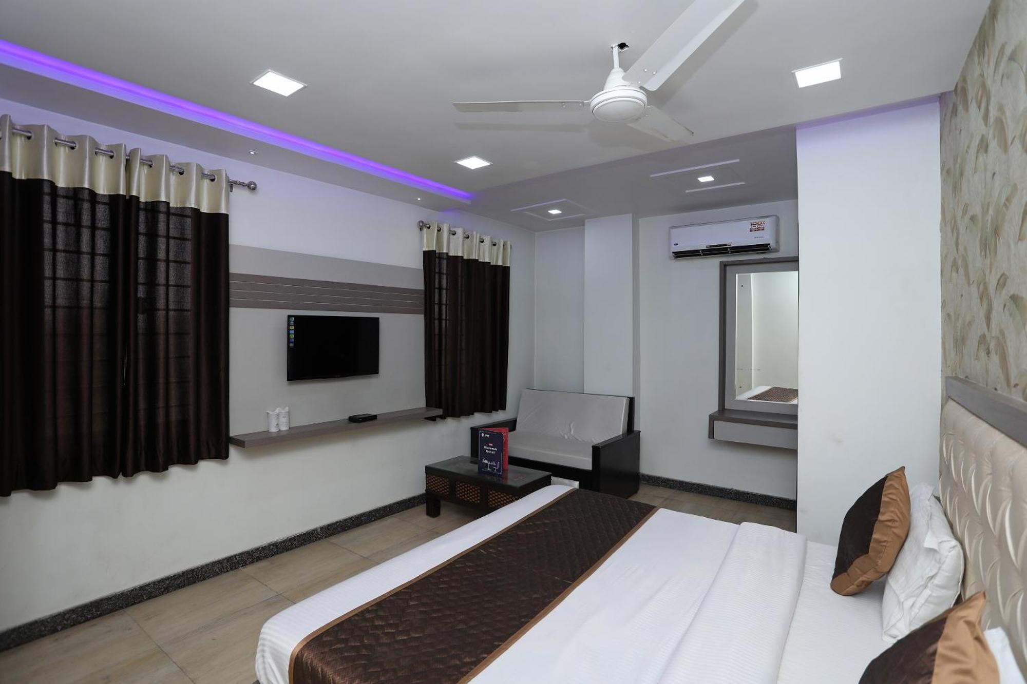 Oyo Hotel Vaishnavi Heritage Inn อัครา ภายนอก รูปภาพ