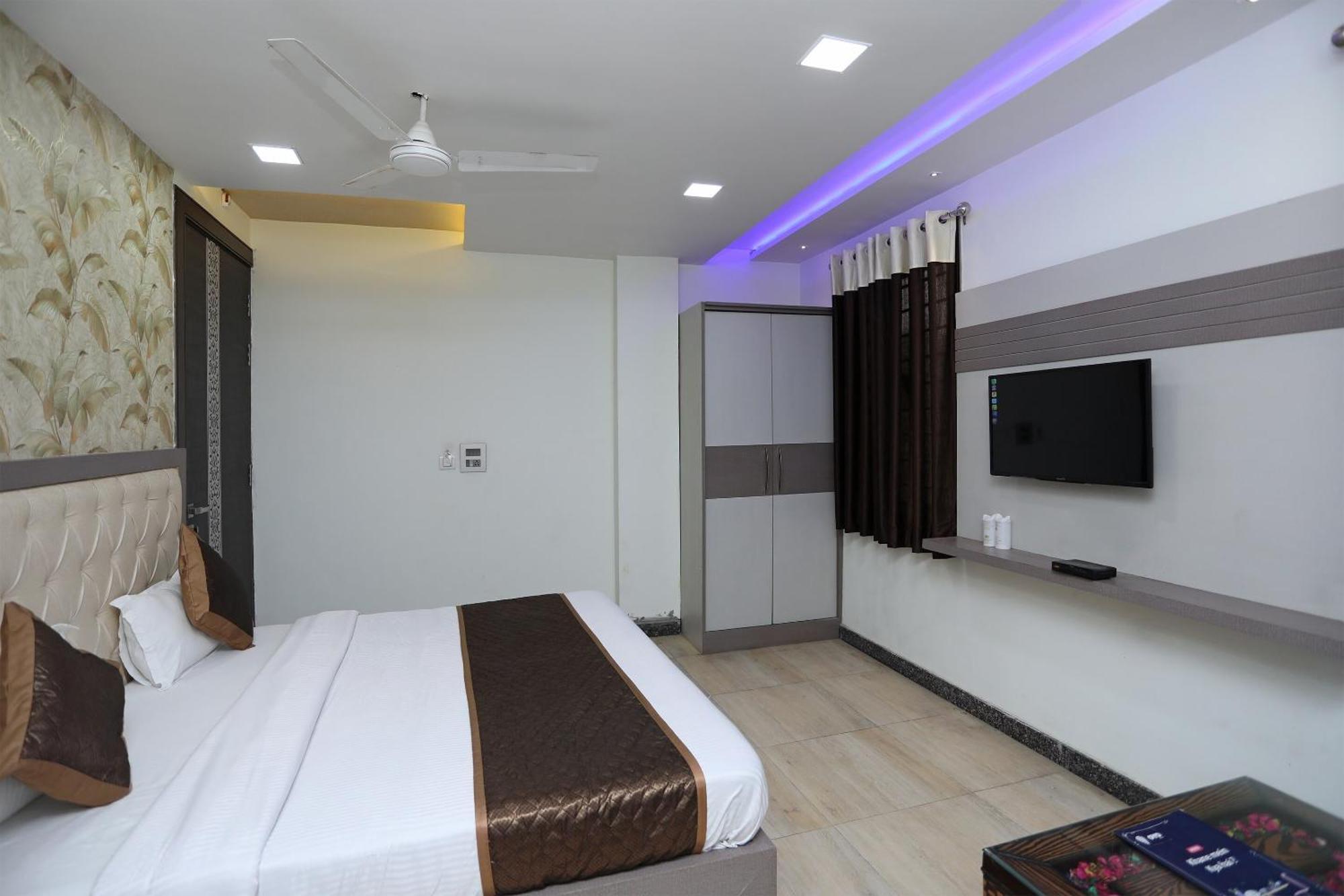Oyo Hotel Vaishnavi Heritage Inn อัครา ภายนอก รูปภาพ