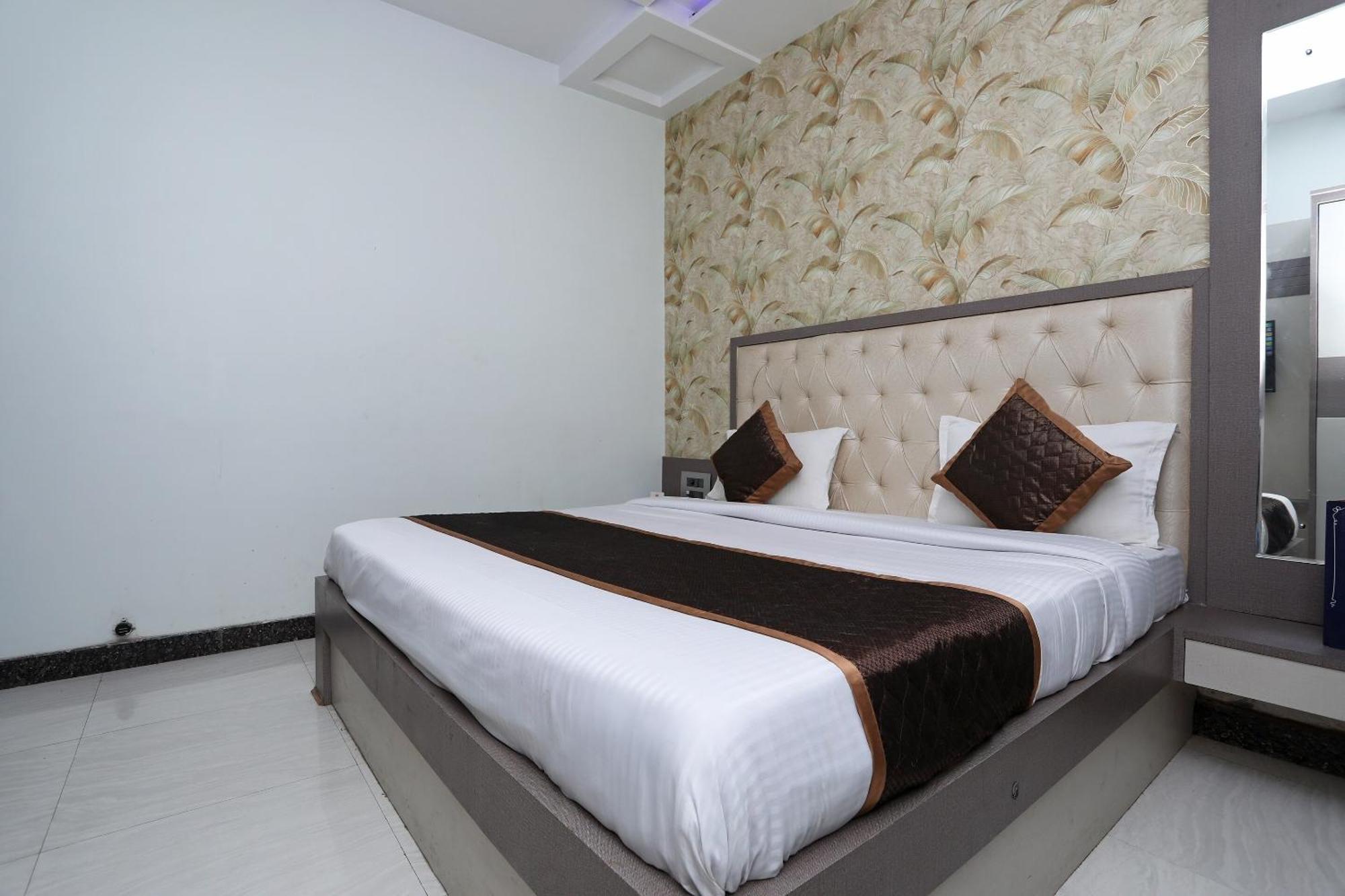 Oyo Hotel Vaishnavi Heritage Inn อัครา ภายนอก รูปภาพ